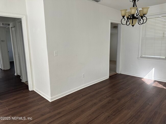 Foto del edificio - 3325 Claremont Rd