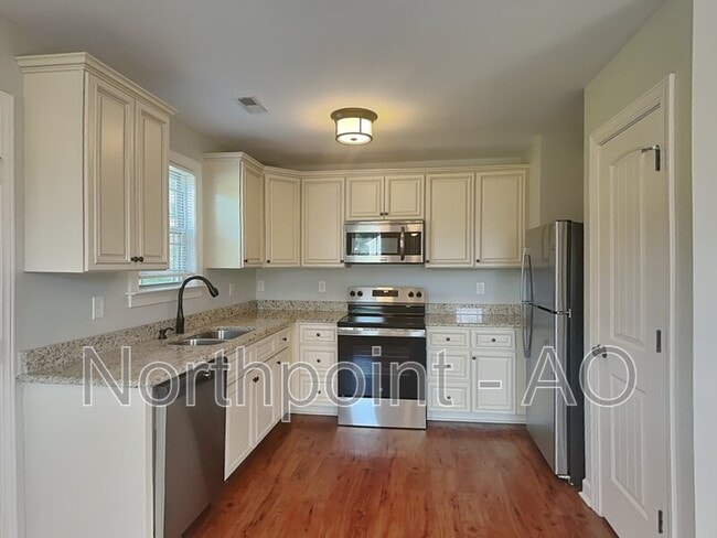 Building Photo - 400 Allison Cir