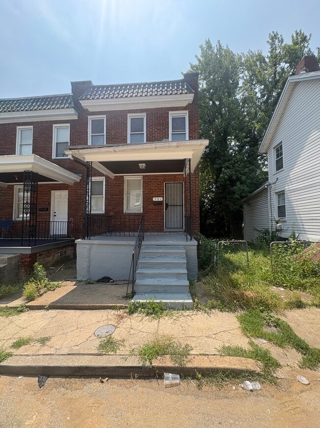 Building Photo - 701 E 30th St