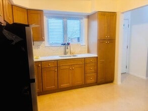 Building Photo - 134 Woodbine Ave