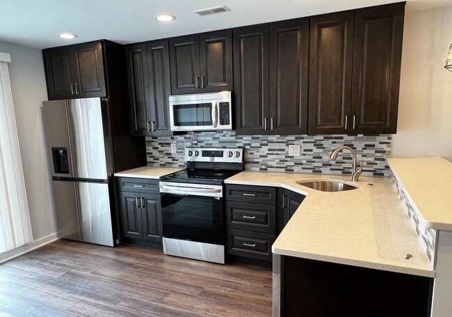 Building Photo - 2543 Manton St