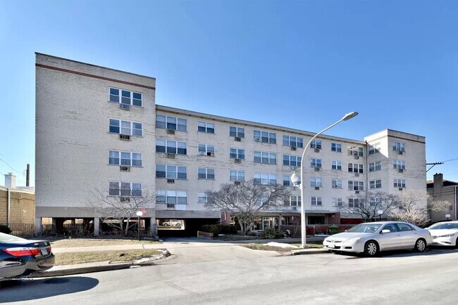 Building Photo - 6040 N Troy St