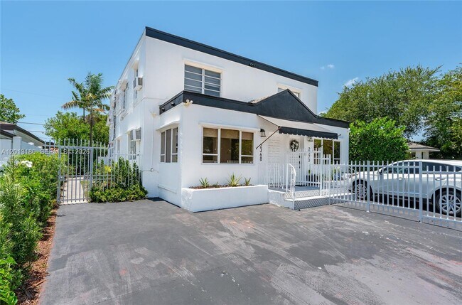Foto del edificio - 2368 SW 26th St