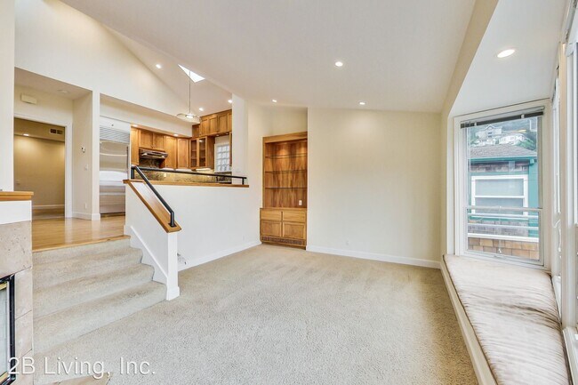 Building Photo - 2 br, 2 bath House - 153 Lake Street