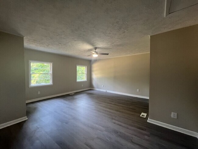 Building Photo - 2639 Crystal Springs Dr