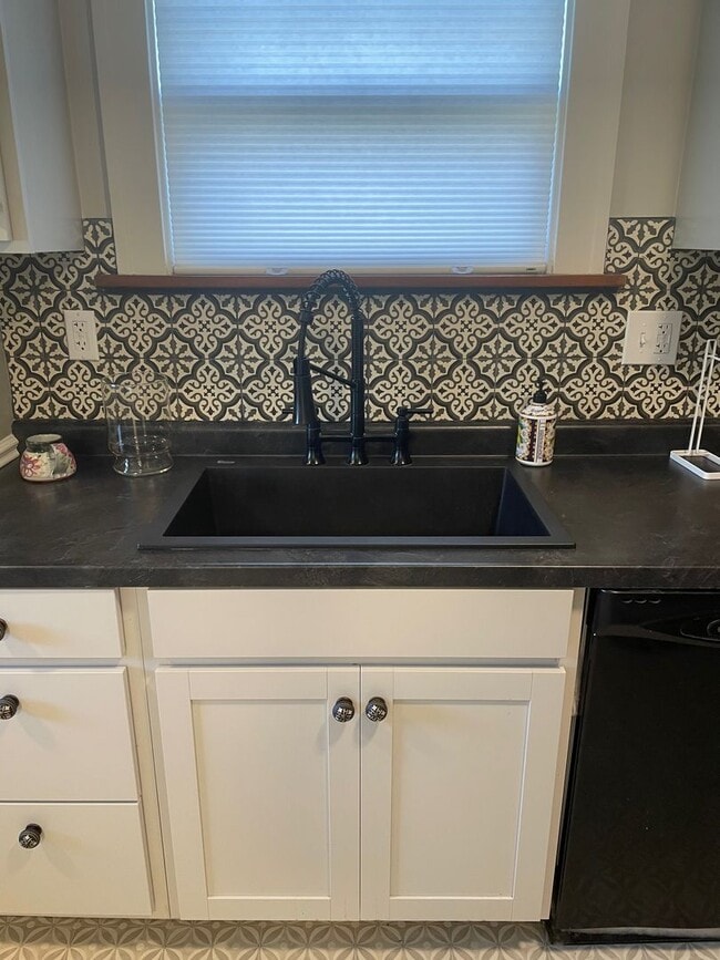 Building Photo - Historic 2-bedroom bungalow with updated K...