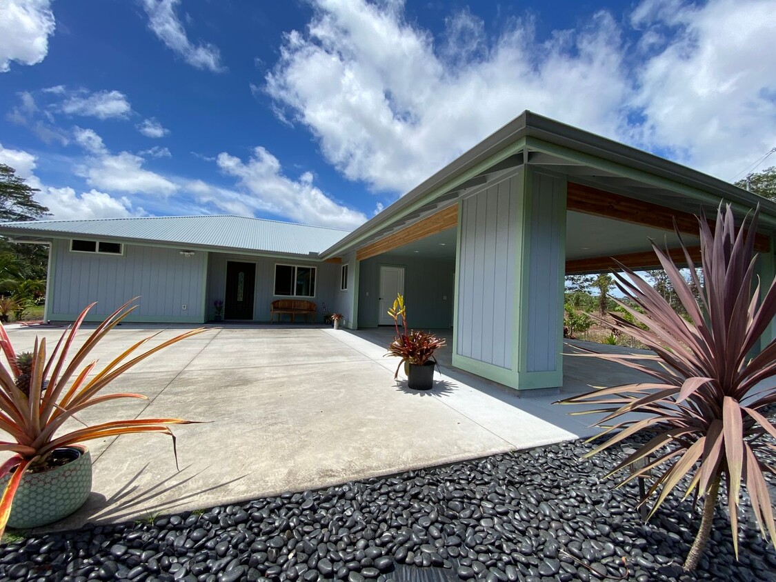 Foto principal - 3-Bed, 2-Bath Custom Furnished Home-Turn K...