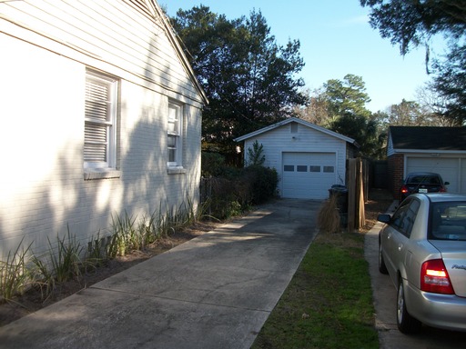 Building Photo - 4633 Pinewood Ave