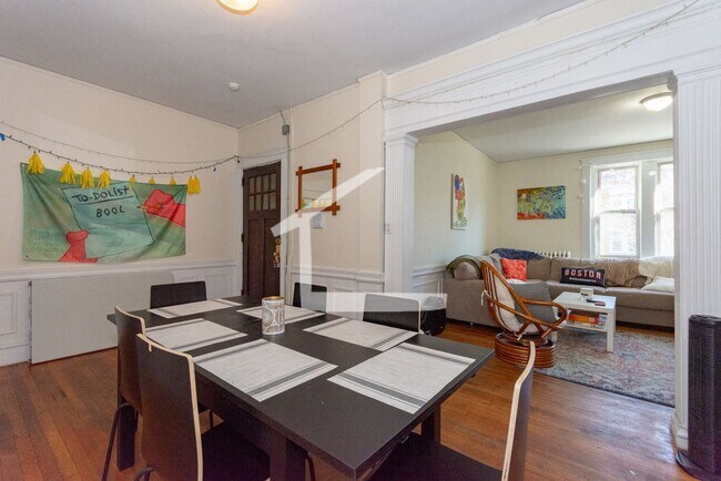 Foto del edificio - BEST Student Friendly Big Bed Near BU Camp...