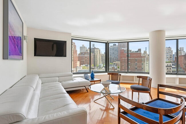 Building Photo - 40 E 94th St