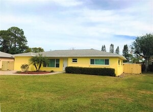Building Photo - 1225 De Narvaez Ave