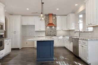 Building Photo - 138 Oriel Oaks Cir