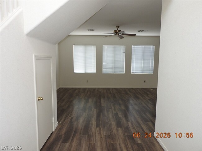 Building Photo - 521 W Dolphin Peak Ct
