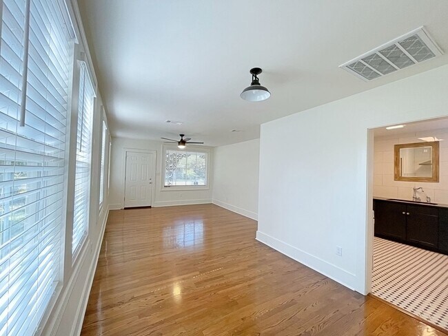 Foto del edificio - 229/231/233 East Drive