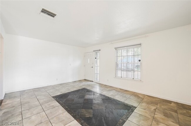 Building Photo - 1453 Lorilyn Ave