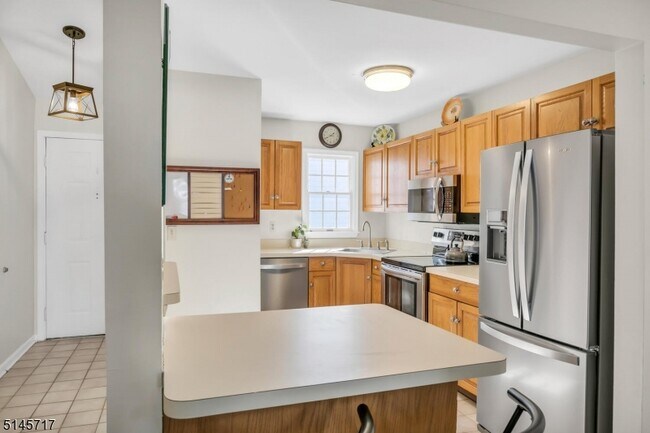 Building Photo - 30 Smithfield Ct