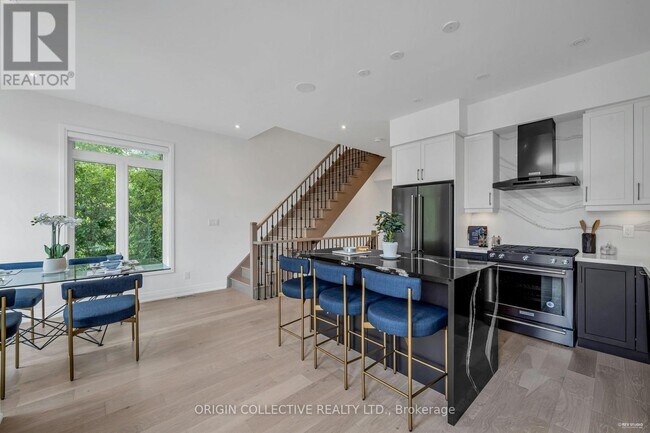 Building Photo - 6 Howick Ln