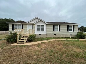 Building Photo - 16 Lake Vista Dr