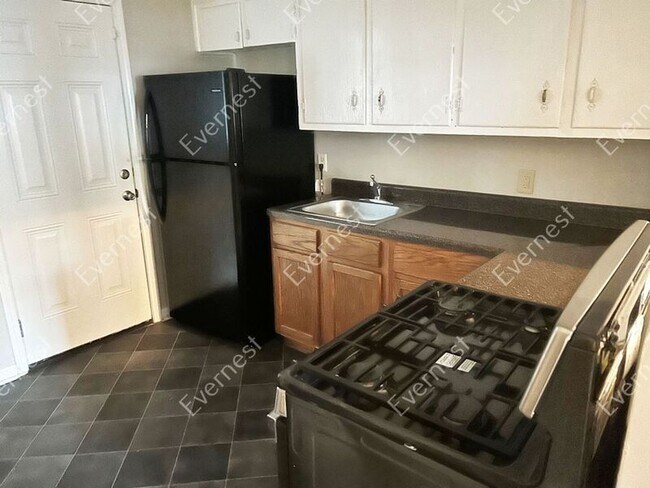 Foto del edificio - 1350 Vivian St