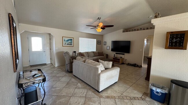 Foto del edificio - Price Reduction Furnished Pool Home Rental!!