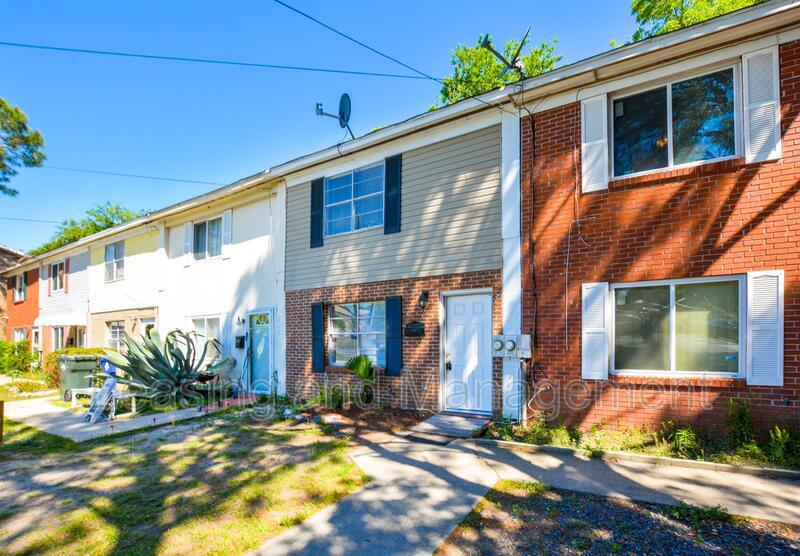 Primary Photo - 16 Grove St