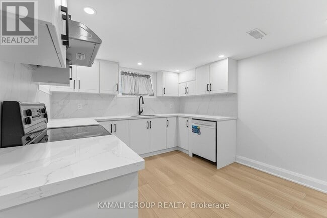 Building Photo - 76 Admiral Rd