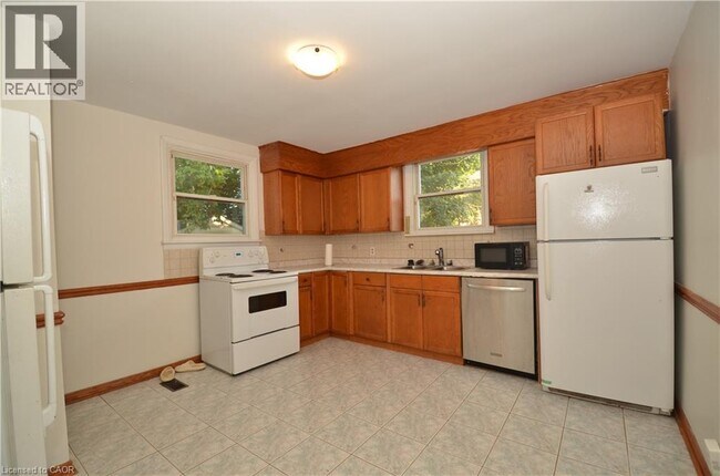 Building Photo - 490 Springbrook Ave
