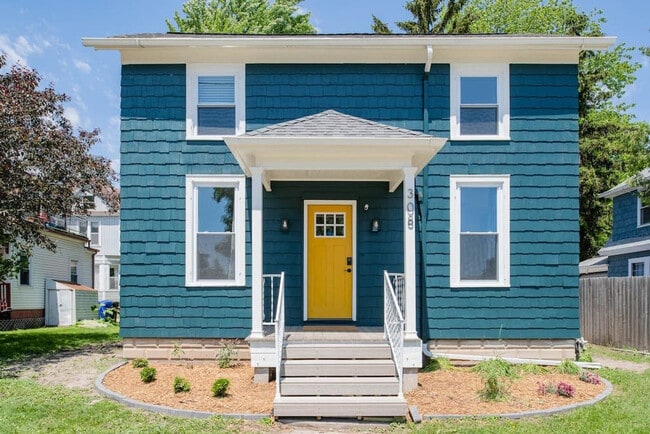 Building Photo - 308 E Franklin St