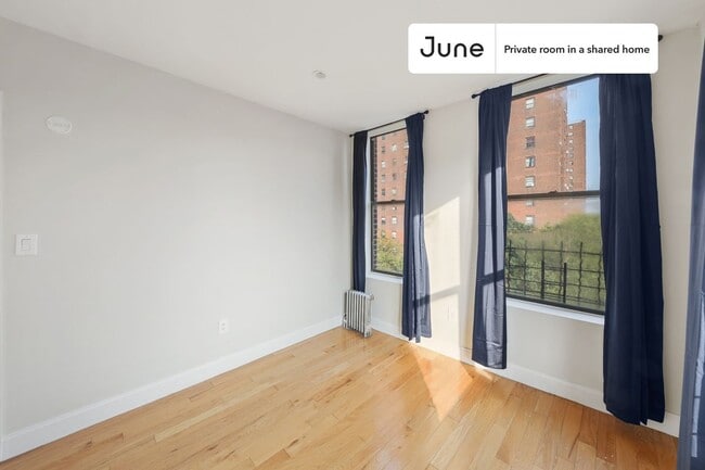 Building Photo - Private bedroom in 4 bed/2 bath Home