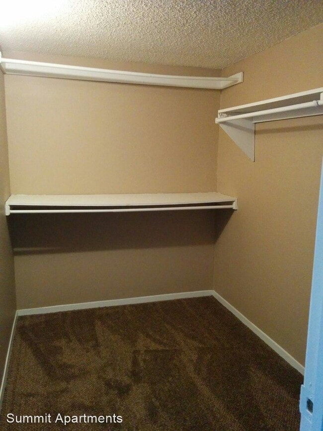 Building Photo - 411 W K Pl