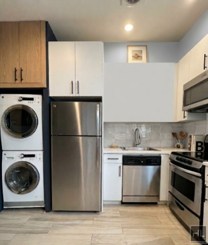 Foto del edificio - Spacious 1 Bed Flex 2 with In-Unit W/D in Prime Midtown East