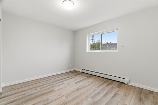 Building Photo - 14 Conway Dr