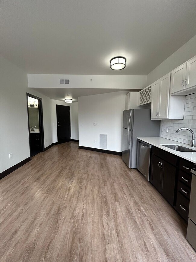 Foto del edificio - Sleek Downtown Living with a Modern Edge