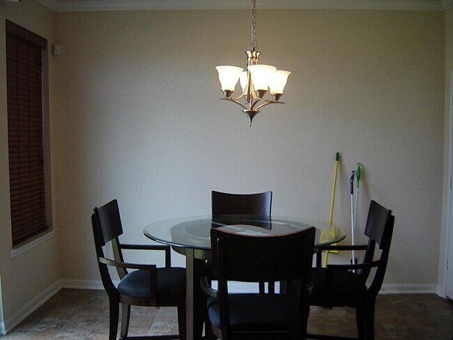 Foto del edificio - 7930 Montague Manor Ln