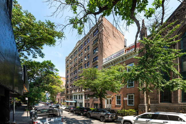 Building Photo - 15 W 11th St