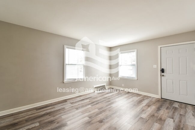 Building Photo - 3155 N 42nd St