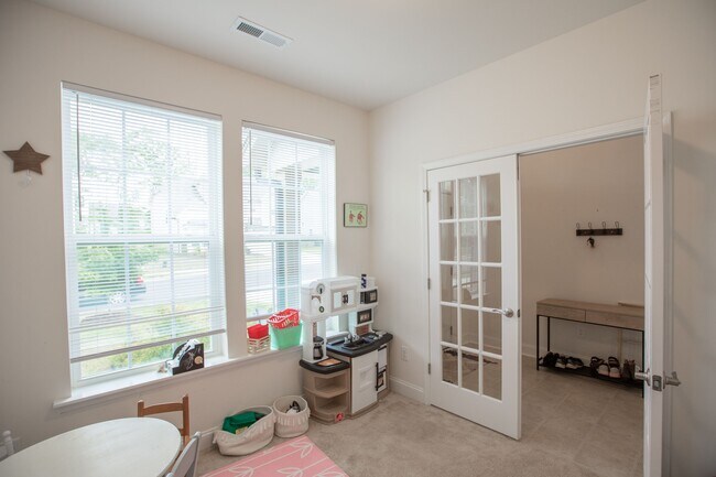 Foto del edificio - 838 Royal Oak Ln
