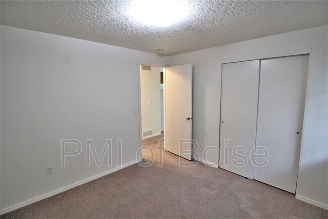 Foto del edificio - 2207 S Stephen Ave