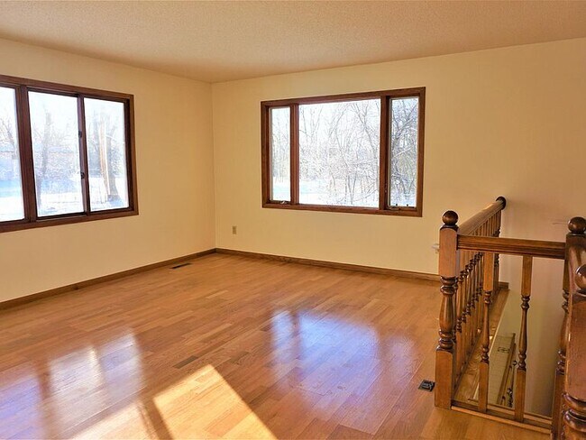 Building Photo - 6925 Centerville Rd