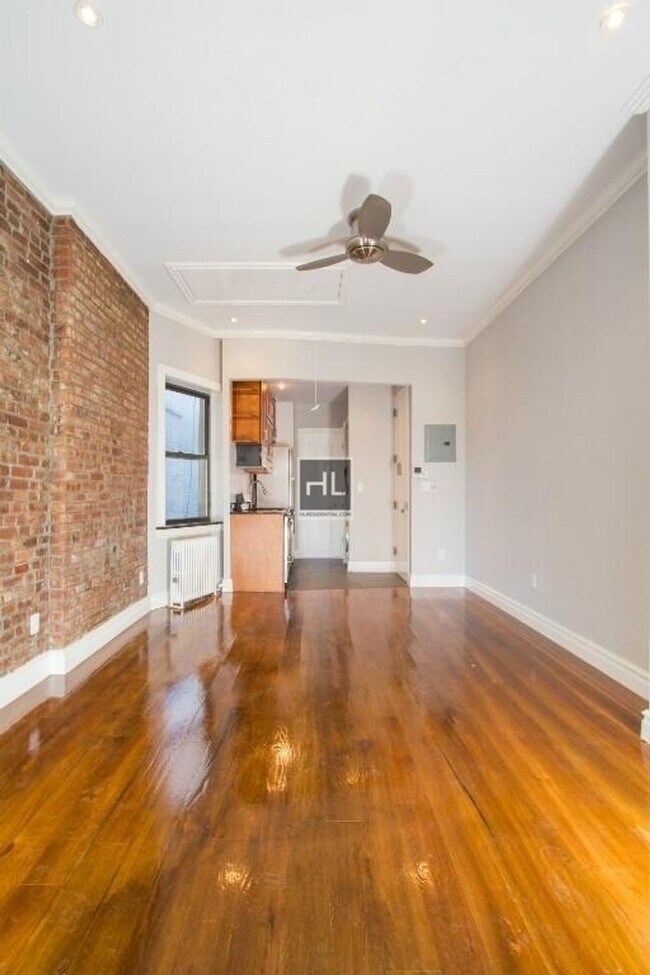 Foto del edificio - Act now on this gorgeous 1BR 1BTH apartmen...