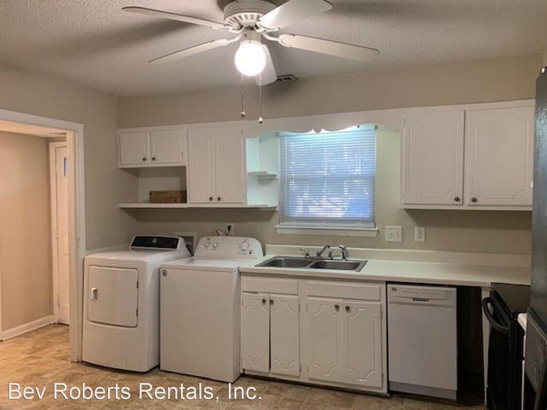Primary Photo - 3 br, 2.5 bath House - 1200-A Falls Church...