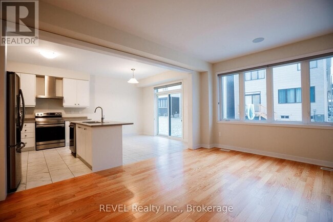 Building Photo - 16 Stern Dr