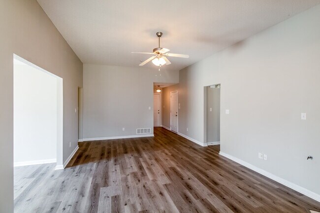 Foto del edificio - 7100 Maple Grove Rd