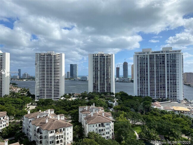 Building Photo - 2000 Island Blvd
