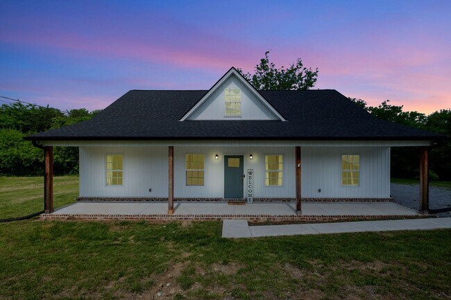 Foto del edificio - BEAUTIFUL NEW HOME FOR RENT!!!