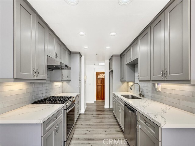 Foto del edificio - 468 W Huntington Dr