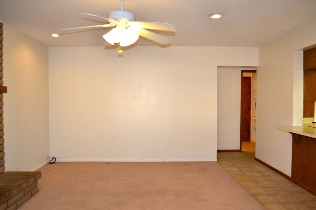 Building Photo - 3617 S Siesta Ln