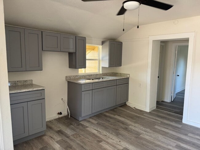 Building Photo - 419 Peabody Ave