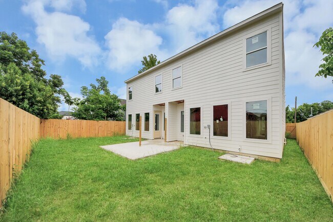 Foto del edificio - 8206 Colonial Ln