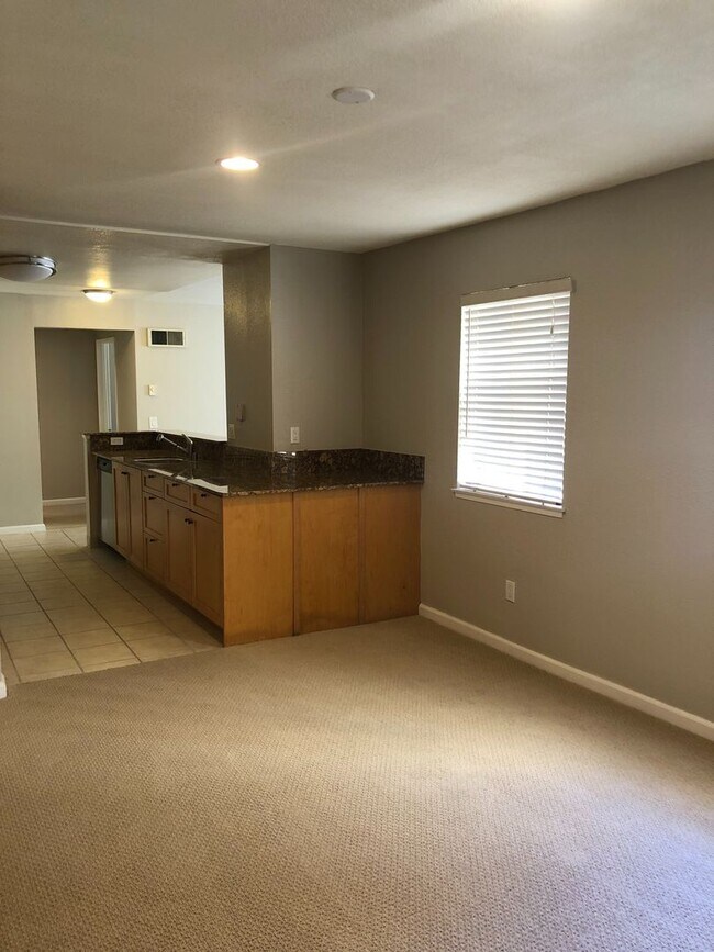 Foto del edificio - 1 BED/1 BATH CONDO NEAR LA JOLLA VILLAGE